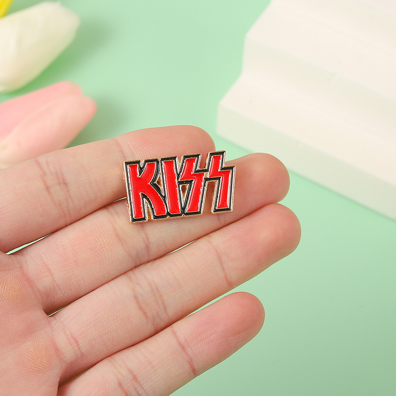 Embroidery Initials - KISS 밴드 핀 영어 글자 KISS